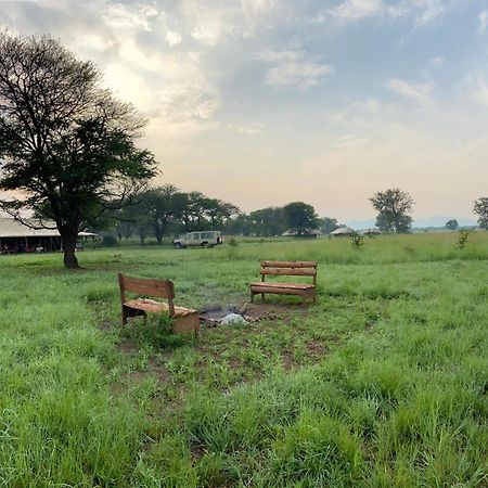 Hotel Zawadi Camp Serengeti-Savanne Exterior foto