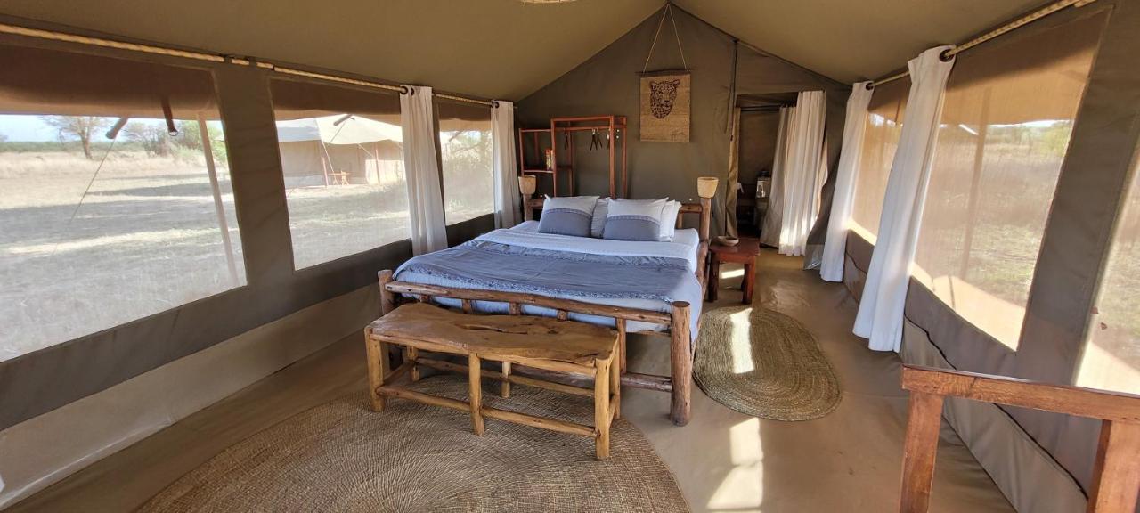 Hotel Zawadi Camp Serengeti-Savanne Exterior foto