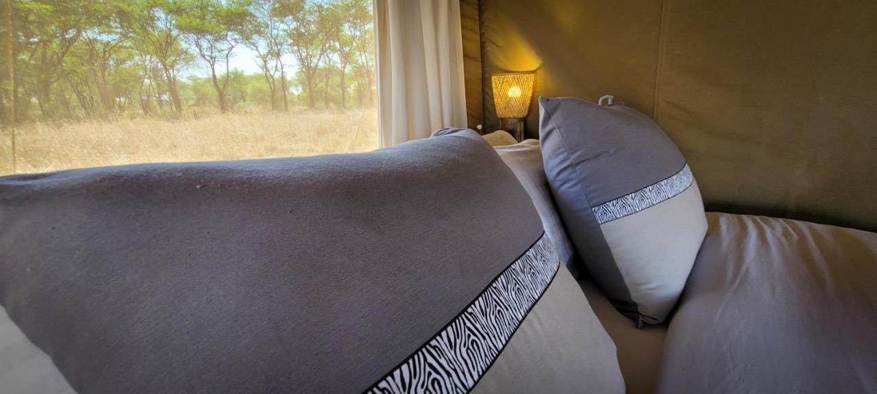 Hotel Zawadi Camp Serengeti-Savanne Exterior foto