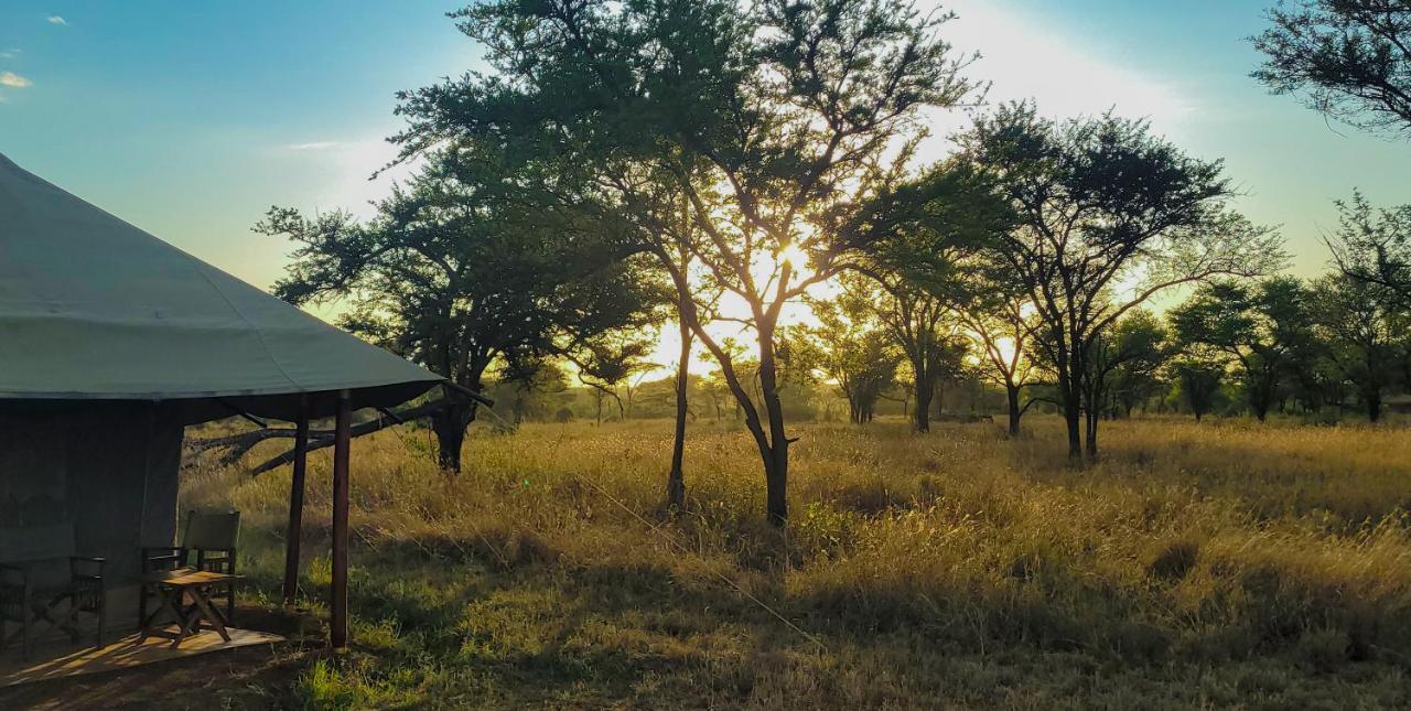 Hotel Zawadi Camp Serengeti-Savanne Exterior foto