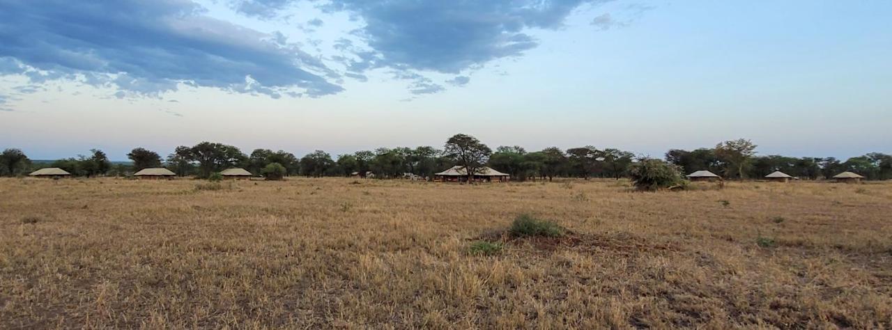 Hotel Zawadi Camp Serengeti-Savanne Exterior foto