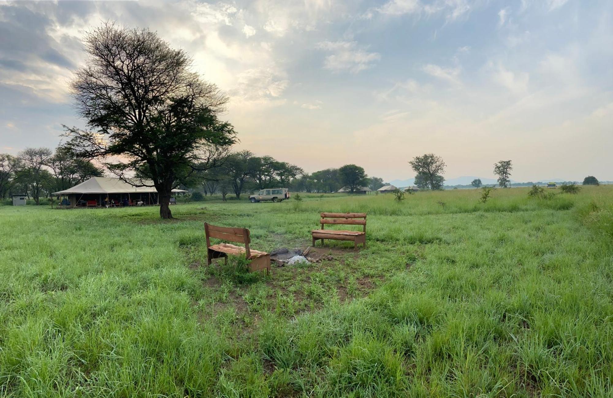 Hotel Zawadi Camp Serengeti-Savanne Exterior foto